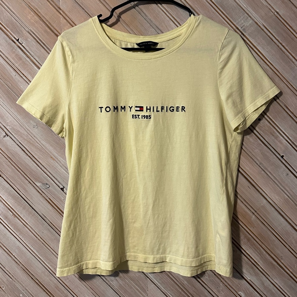 Tommy Hilfiger Pastel Yellow Short Sleeve Tee Embroidered Logo Vintage T Shirt